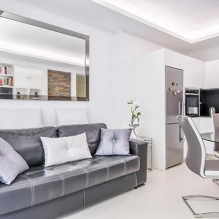 Charming 1br In Heart Of Apartment *