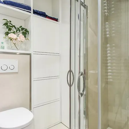 Charming 1br In Heart Of Apartment *